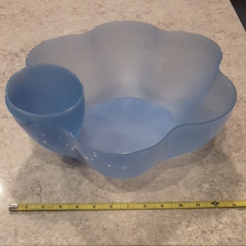 Tupperware Chip And Dip Set
